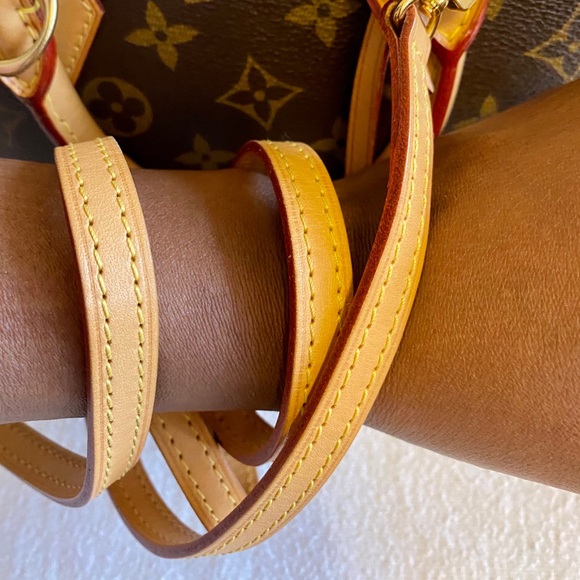 ❌SOLD❌Louis Vuitton: Alma BB Monogram - Picture 9 of 16